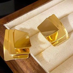 Multiple geometric earrings for slimming personality